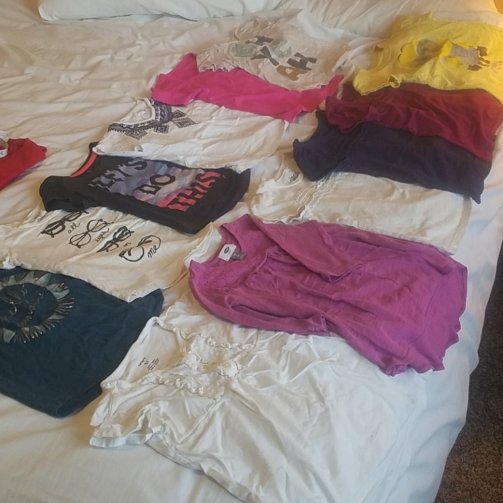 12 girls size 5T tee-shirts